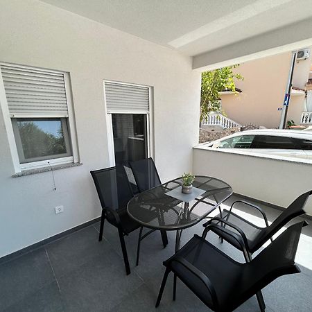 Apartments Dobrenic Vodice Eksteriør billede