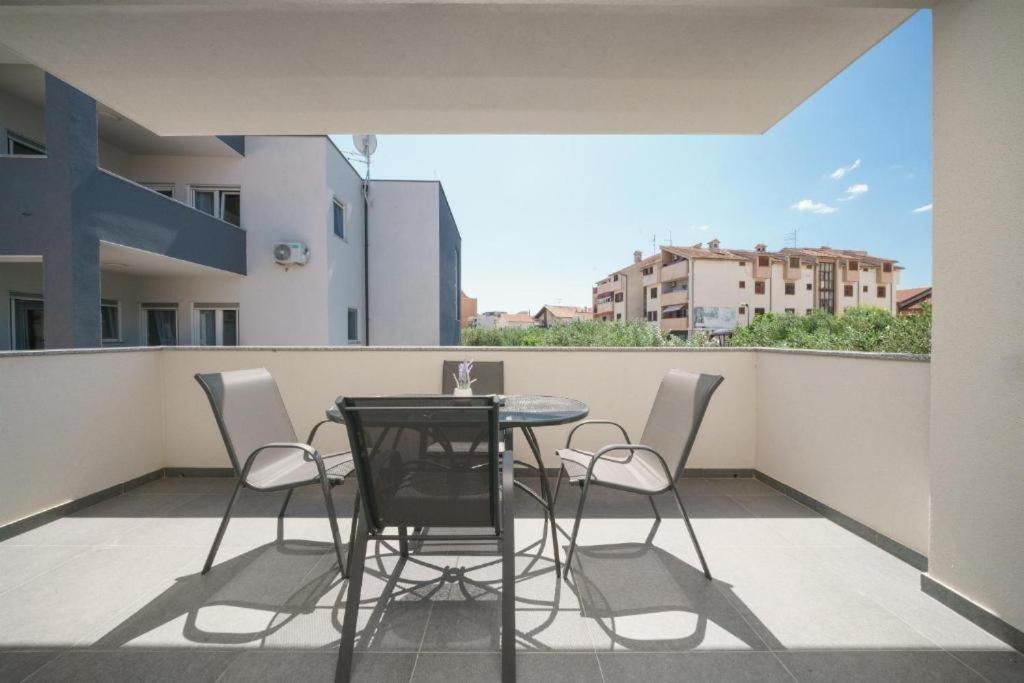 Apartments Dobrenic Vodice Eksteriør billede