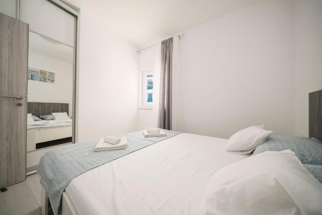 Apartments Dobrenic Vodice Eksteriør billede