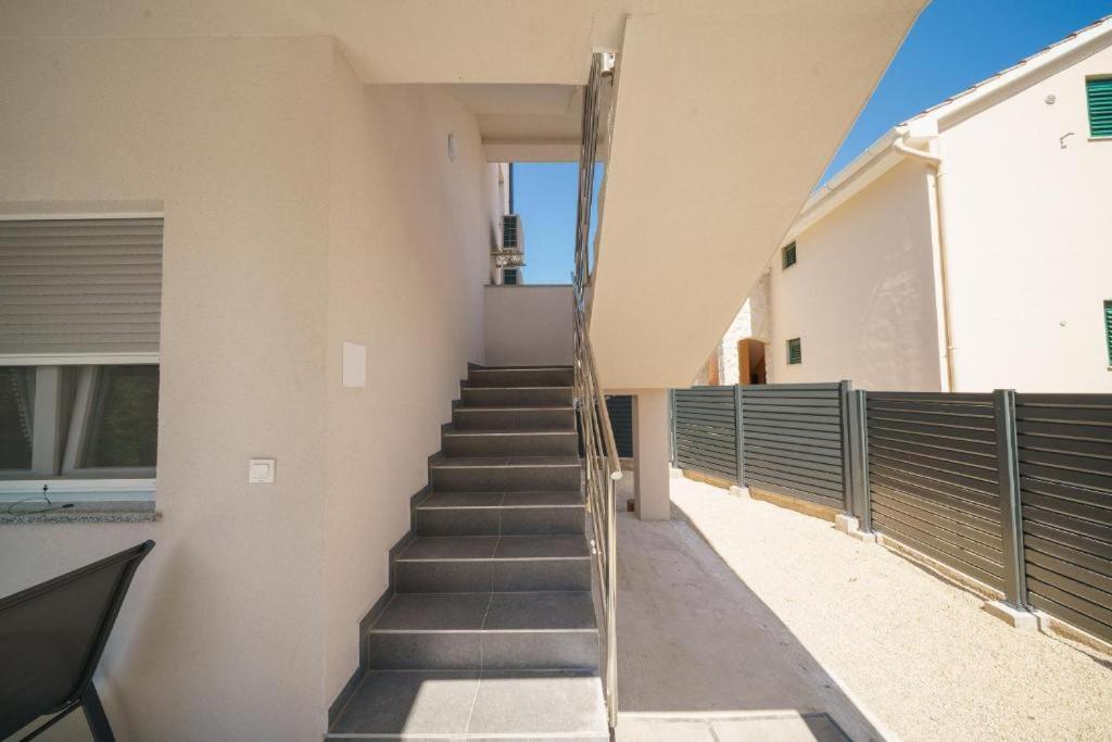 Apartments Dobrenic Vodice Eksteriør billede