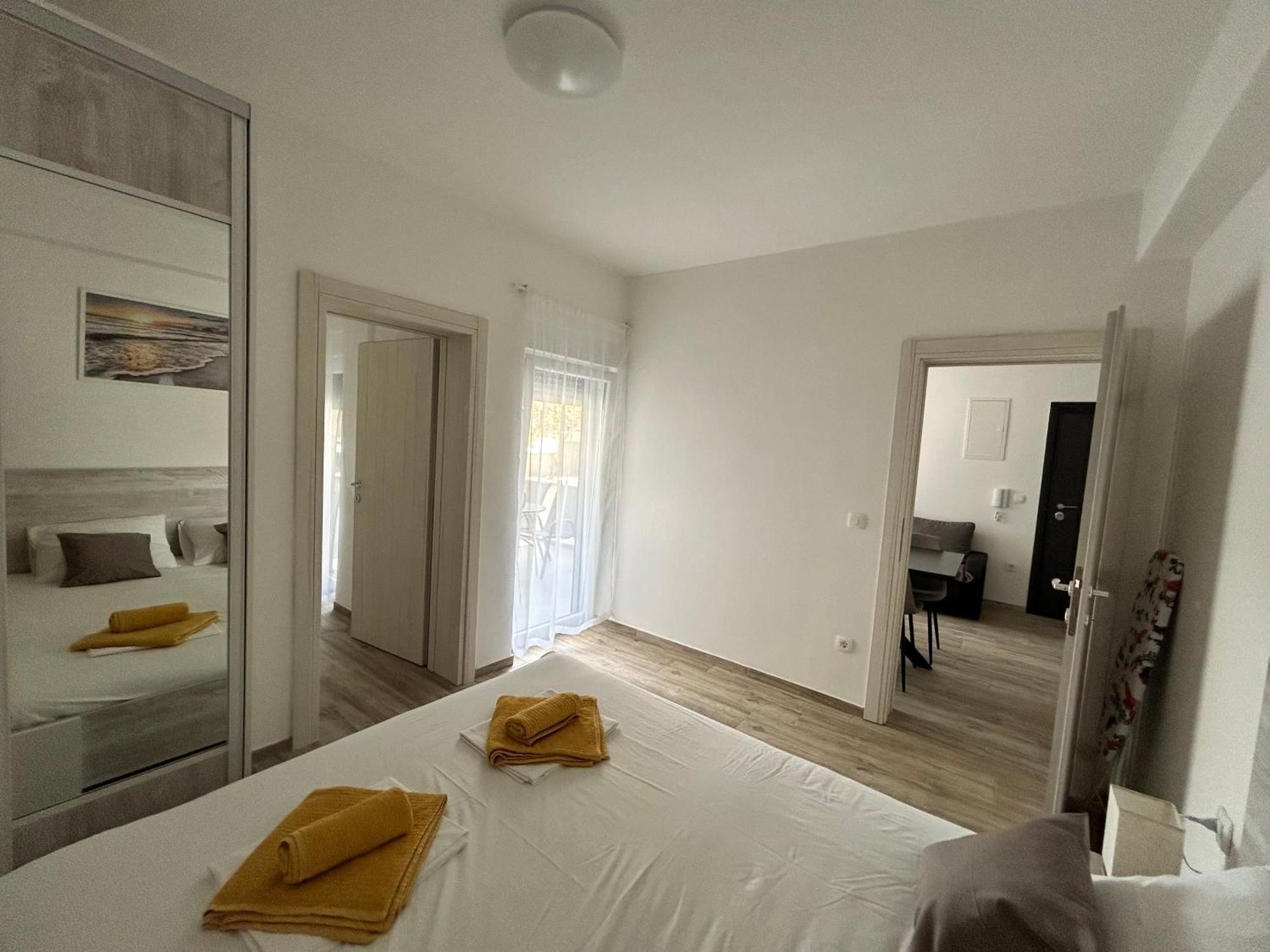 Apartments Dobrenic Vodice Eksteriør billede